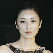 “52歳”迎えた高岡早紀のバースデー写真が話題「綺麗すぎる」「こんな素敵な50代になりたい」