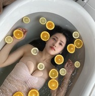 令和最強ボディの澄田綾乃、魅惑の浴槽グラビアオフショット公開