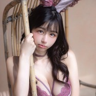 「写真集のアザーカット」くりえみ、豊満バストあらわなバニー姿でファン悩殺！