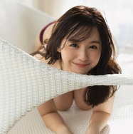 小池里奈、デジタル写真集で艶ボディ全開！ “胸元”の錯覚に「びっくりしたぁ～」の声も