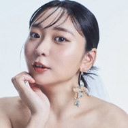 アンゴラ村長、人生初のウエディングドレス姿に!