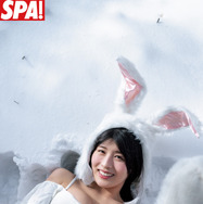 ちとせよしの、雪上で美ボディ解放！ 白うさぎ衣装で魅せる“雪グラビア”披露