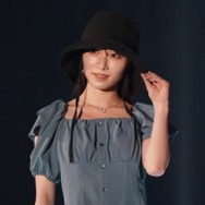 櫻坂46・守屋麗奈、絶対領域チラ見えの黒ニーハイショット！