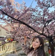 久慈暁子、ひと足早い“お花見ショット”公開！