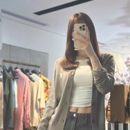 雪平莉左、“美しすぎるラウンドガール”の美腹筋チラ見せ！