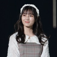 日向坂46・小坂菜緒、シブツタの“サイン書き”動画に反響「メメメメガネこしゃだ！！！」