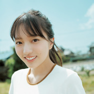 乃木坂46 6期生・海辺朱莉、海辺の古民家でロンググラビア！