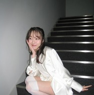 須田亜香里、白ニーハイ×美脚コーデに称賛の声「絶対領域、最高」「めっちゃ素敵です」