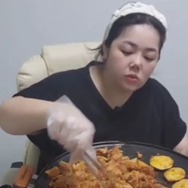 韓国の“美しすぎる女芸人”、出産2回&妊娠中毒症で体重127kg→大食い配信で嘔吐…衝撃の近況