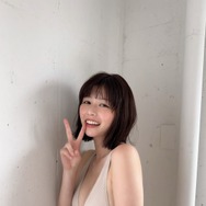 冴木柚葉、ベージュビキニで美肌見せ！『FLASH』オフショット公開