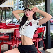 ギリギリ見えそうで心配…韓国チアガールの泡風呂ショットにファン騒然「服着て！」「う、美しすぎる」【PHOTO】