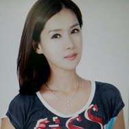 代役を使わずスカイダイビングの訓練中に行方不明に…不慮の事故でこの世を去った韓国女優、10周忌