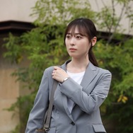 福原遥と林遣都がバディに！ 新ドラマ『明日はもっと、いい日になる』場面カット解禁