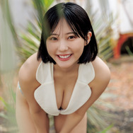 田中美久、水着姿で“時代を超えた誘惑BODY”を大公開！『週刊SPA!』表紙を飾る