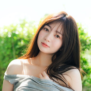江籠裕奈、タンクトップの下から美バストを大胆露出！ 3rd写真集より先行カット第2弾公開