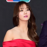 双子のママとは思えない…シングルマザー韓国女優、“真っ赤なスイムウェアで魅せたド級ボディ【PHOTO】