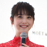 佐々木希、事務所の先輩・木村佳乃の言葉に涙…渡部建の不倫騒動をTVで振り返り
