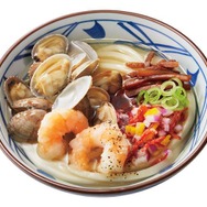 丸亀製麺、冷たいのど越しがたまらない「冷たーい旨塩うどん」など夏メニュー3種8日より販売
