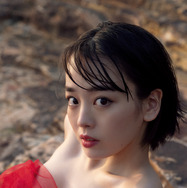 伊原六花、赤いベール越しに見える魅惑の美バスト...3rd写真集電子版が発売中