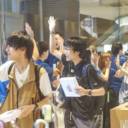2,000名以上が入店待ちの大行列！「Apple 梅田」がついにオープン