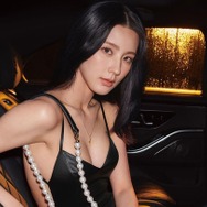 “ほぼ紐”ドレスで話題を集めたi-dle・ミヨン、圧巻スタイルのワンショルドレス姿に釘付け【PHOTO】