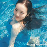 本田真凜、ドレス着たままプールにダイブ！本人念願のショットが実現