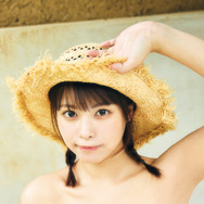 “特撮美女”宮崎あみさ、3年ぶり水着グラビアで美バスト披露！『FLASH』表紙に登場