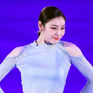 キム・ヨナ、リベンジポルノ犠牲タレントと2ショット。大学つながりか