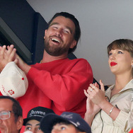 テイラー・スウィフトが婚約を発表！お相手はNFL選手・トラビス・ケルシー