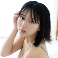 田中美久が表紙を飾る水着グラビアムック『BOMB Premium』が異例の増刷！