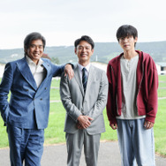 妻夫木聡、日曜劇場『ザ・ロイヤルファミリー』で北海道ロケ敢行！馬産地・日高地方で競走馬と触れ合う