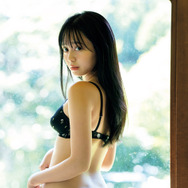 蓬莱舞、“10代ラスト”の水着グラビア！バックショットで美ヒップ披露