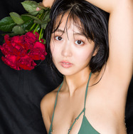 福井梨莉華、初カレンダーブックを発売決定！花をテーマに“豊満ボディ”披露
