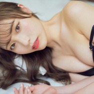 元NGT48・川越紗彩、肩紐をずらしたランジェリーショット！1st写真集より本人セレクトカットが公開