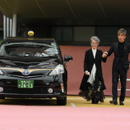 木村拓哉、タクシーを運転して登場！映画『TOKYO タクシー』セレモニーで倍賞千恵子をエスコート
