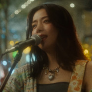 池田エライザ、名曲『手紙 ～拝啓 十五の君へ～』をカバー！新CMで女性シンガー役を熱演