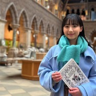 芦田愛菜、愛読書『不思議の国のアリス』ゆかりの地を巡る！物語に秘められた作者のメッセージとは