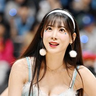 “美太もも”を大胆に丸見せ…韓国プロ野球チア、超ミニ短パンのプライベートSHOTで視線強奪【PHOTO】