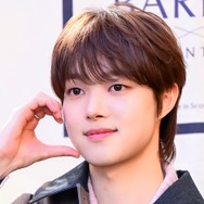 &TEAM・EJ、秋ムード漂うブラウンコーデでイベントに登場！優しい微笑みに胸キュン【PHOTO】