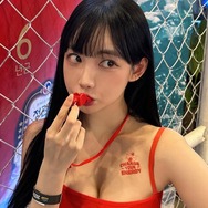 こぼれ落ちそうなボリューム感…韓国の人気女性アナ、濡れ髪のスイムウェアSHOTでファン魅了【PHOTO】