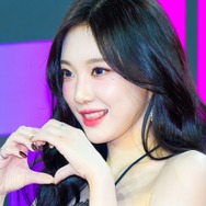 NHK紅白歌合戦の議論も気にせず？「キノコ雲」投稿のaespa・ニンニン、“何も着てないような”大胆衣装で悩殺【PHOTO】