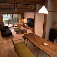 岐阜県・郡上八幡へ脱サラ移住！広すぎる築65年のレトロ美容室を“半分だけ”リノベ『住人十色』