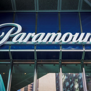 パラマウント、ワーナーに約17億円の敵対的買収！Netflixとの買収合戦に関心高まる