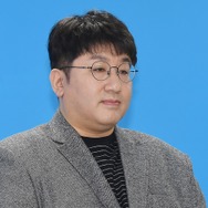 BTSの熱愛説やNewJeans騒動どころではない？ HYBE議長、捜査が最終段階に「逮捕状の請求は検討中」