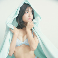 なみだ色の消しゴム・滝口愛奈、爽やか水着の無防備ショット！クビレあらわな誌面カット公開