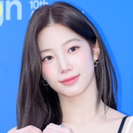 Snow Manと共演で話題！LE SSERAFIM・カズハ、“布面積少なめ”衣装で見せた圧巻ライン「やばすぎ」【PHOTO】