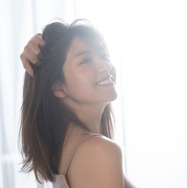 フリーアナウンサー・後藤楽々、本人が選び直した珠玉カット収録！デジタル限定写真集が配信開始