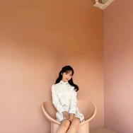 AKB48・小栗有以、「今年はミニスカ」宣言！上品な春服コーデで美脚披露