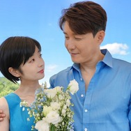 18歳年下の日本人妻と結婚した韓国俳優、“BTSメンバー似”と話題の息子が1歳に！誕生日ショット公開