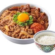 吉野家、ボリューム満点「スタミナ超特盛丼」を再販売＆各種超特盛メニューを100円引きで提供！